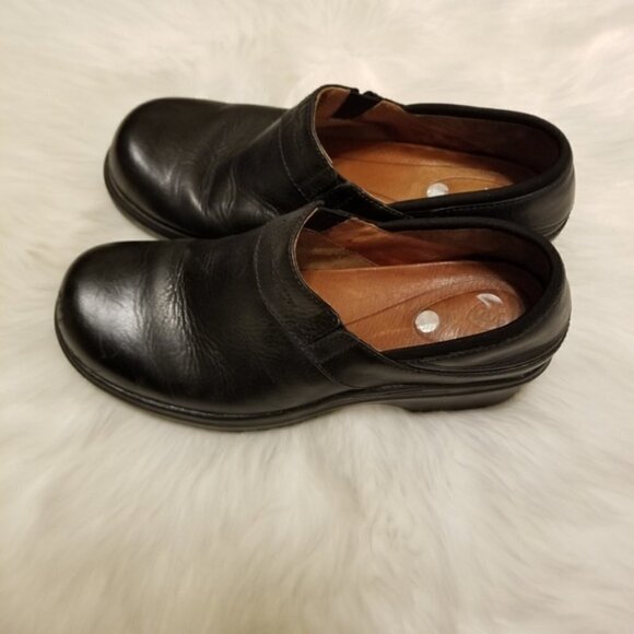 Ariat shoes 9B) - Picture 2 of 6